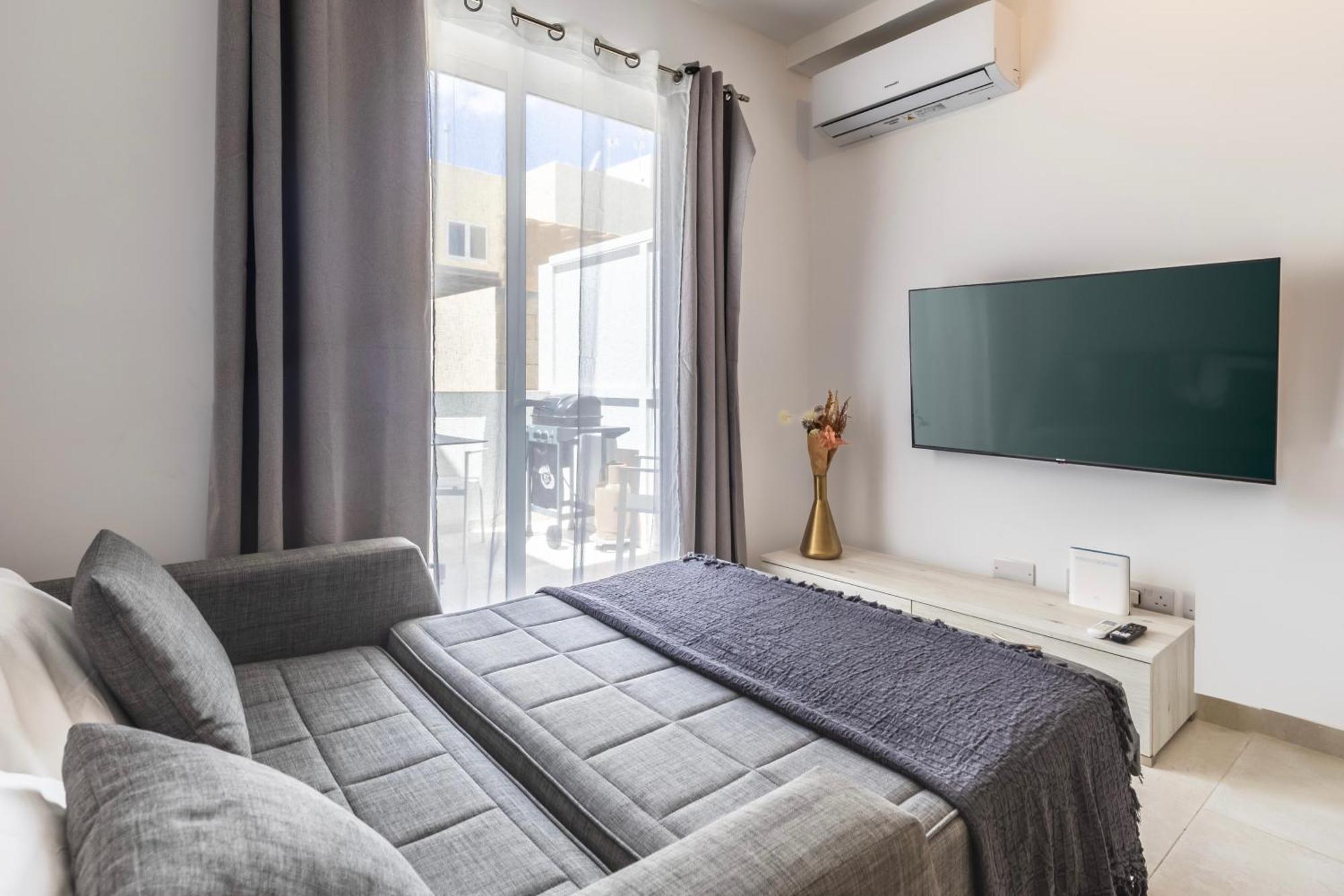Dorris'S Apartment 5 Min Walk From St Julians San Gwann Exterior photo